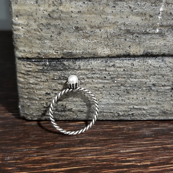 💍 STERLING SILVER RING WITH PEARL - Picture 3 of 6